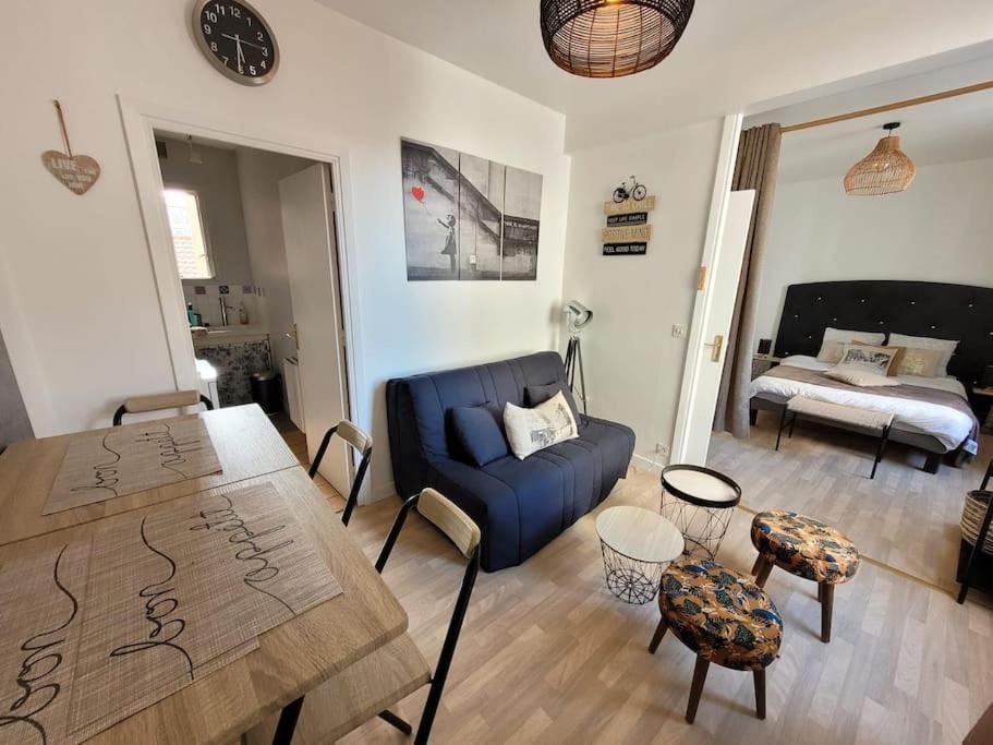 F1 Hyper Centre Apartment