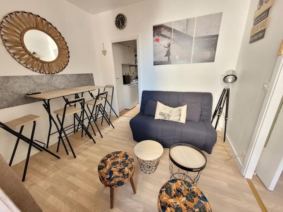 F1 Hyper Centre Apartment